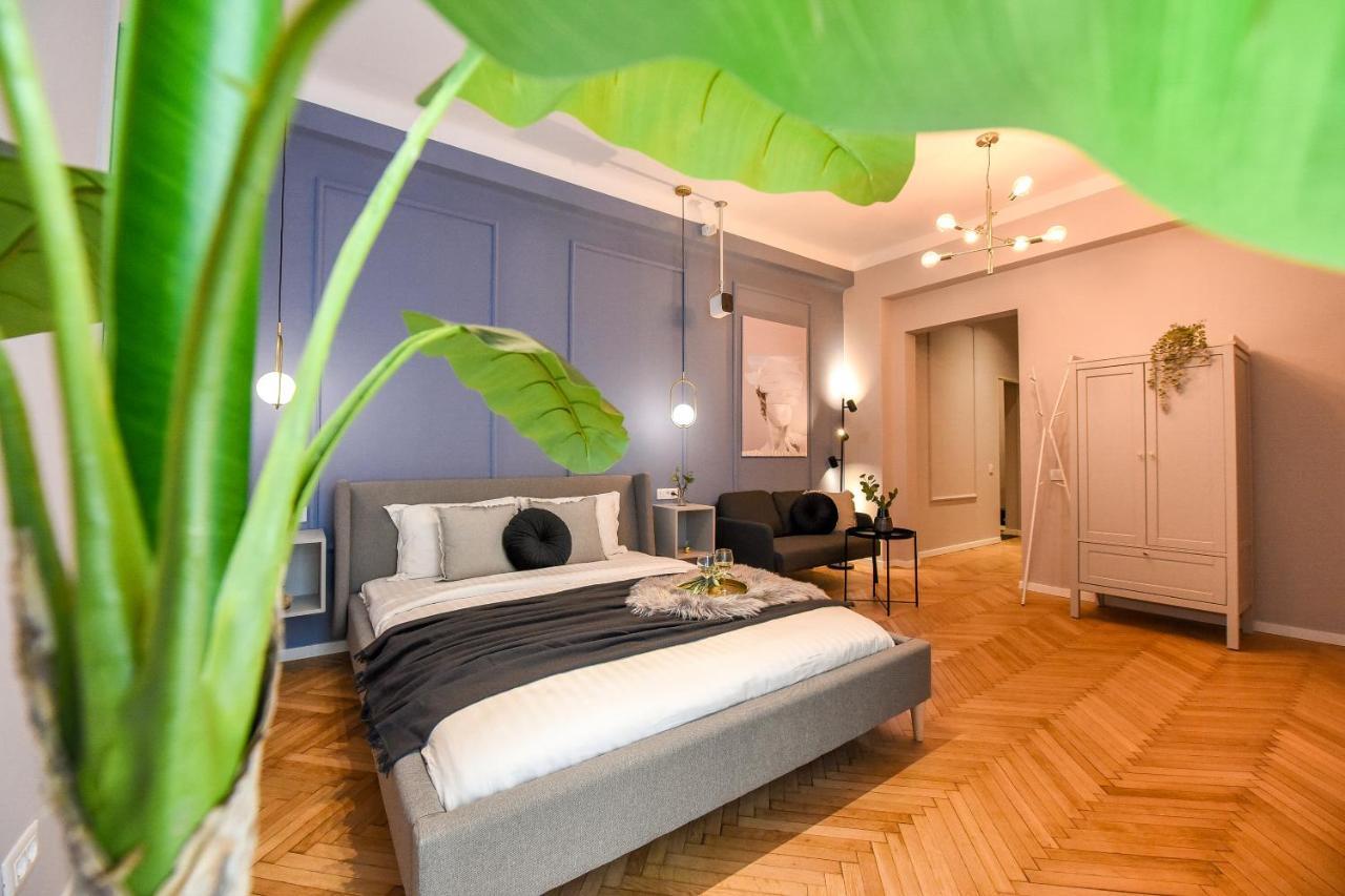 Modern Stay - Central Studios With Wall Projector Near Radisson Bucureşti Exterior foto