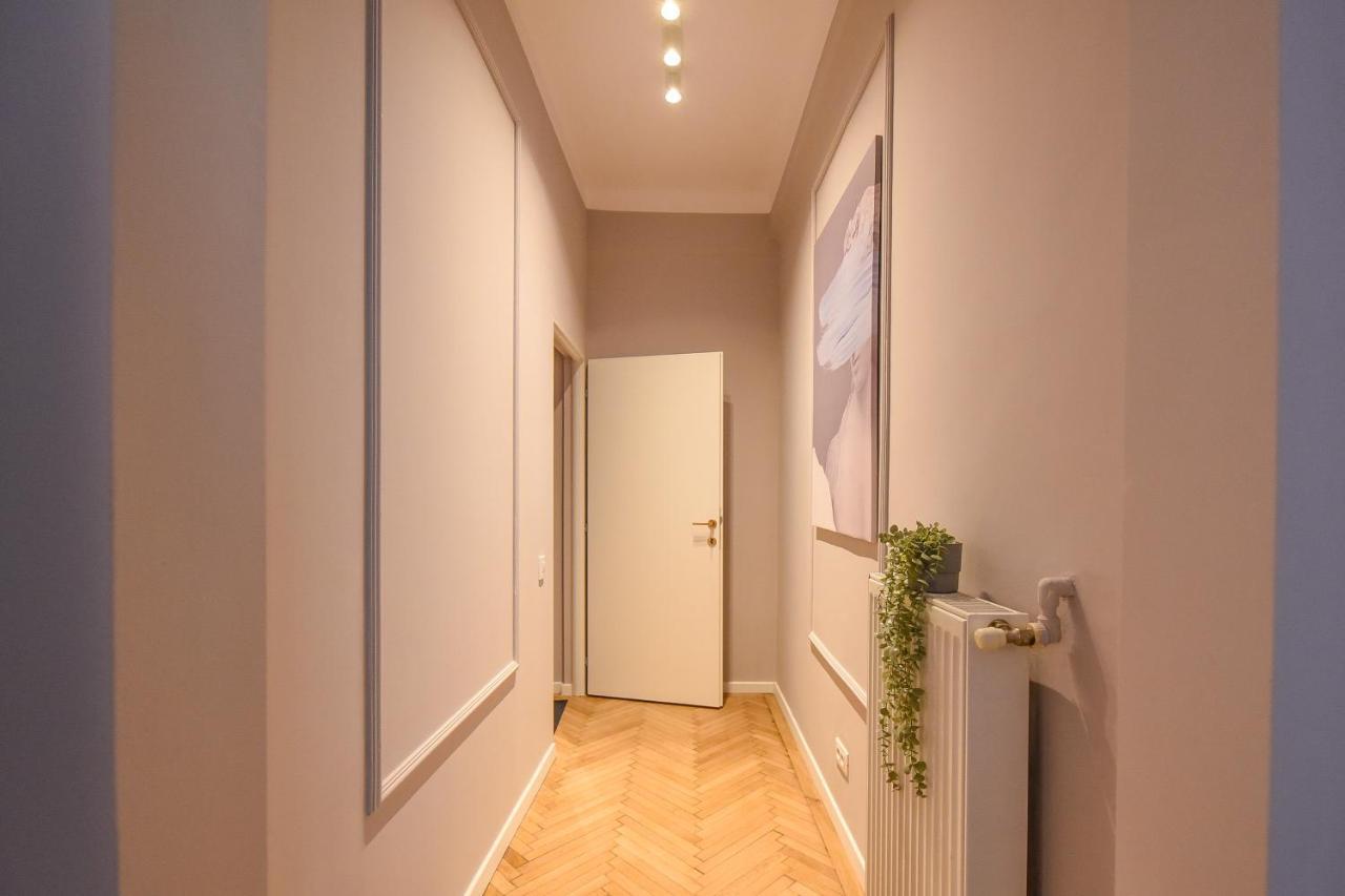 Modern Stay - Central Studios With Wall Projector Near Radisson Bucureşti Exterior foto