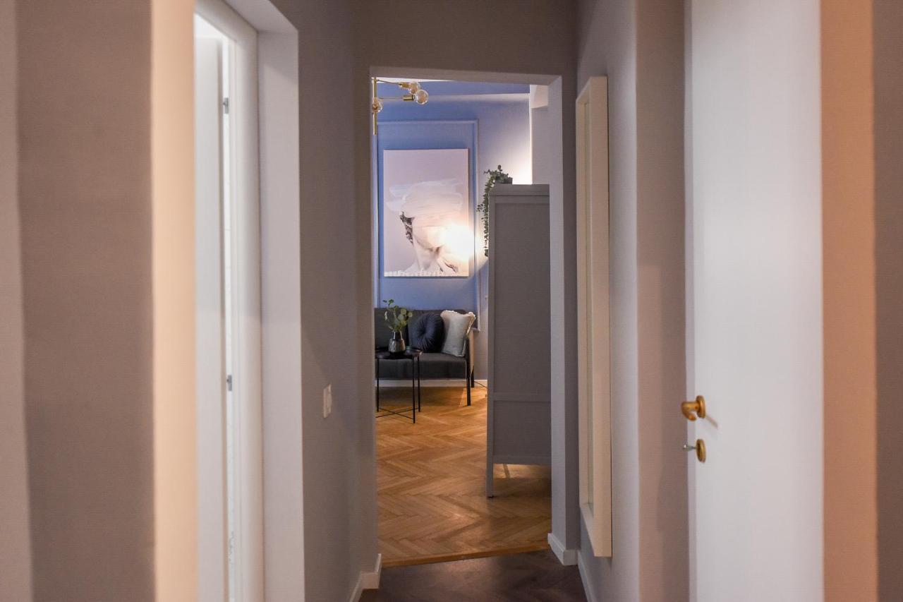 Modern Stay - Central Studios With Wall Projector Near Radisson Bucureşti Exterior foto