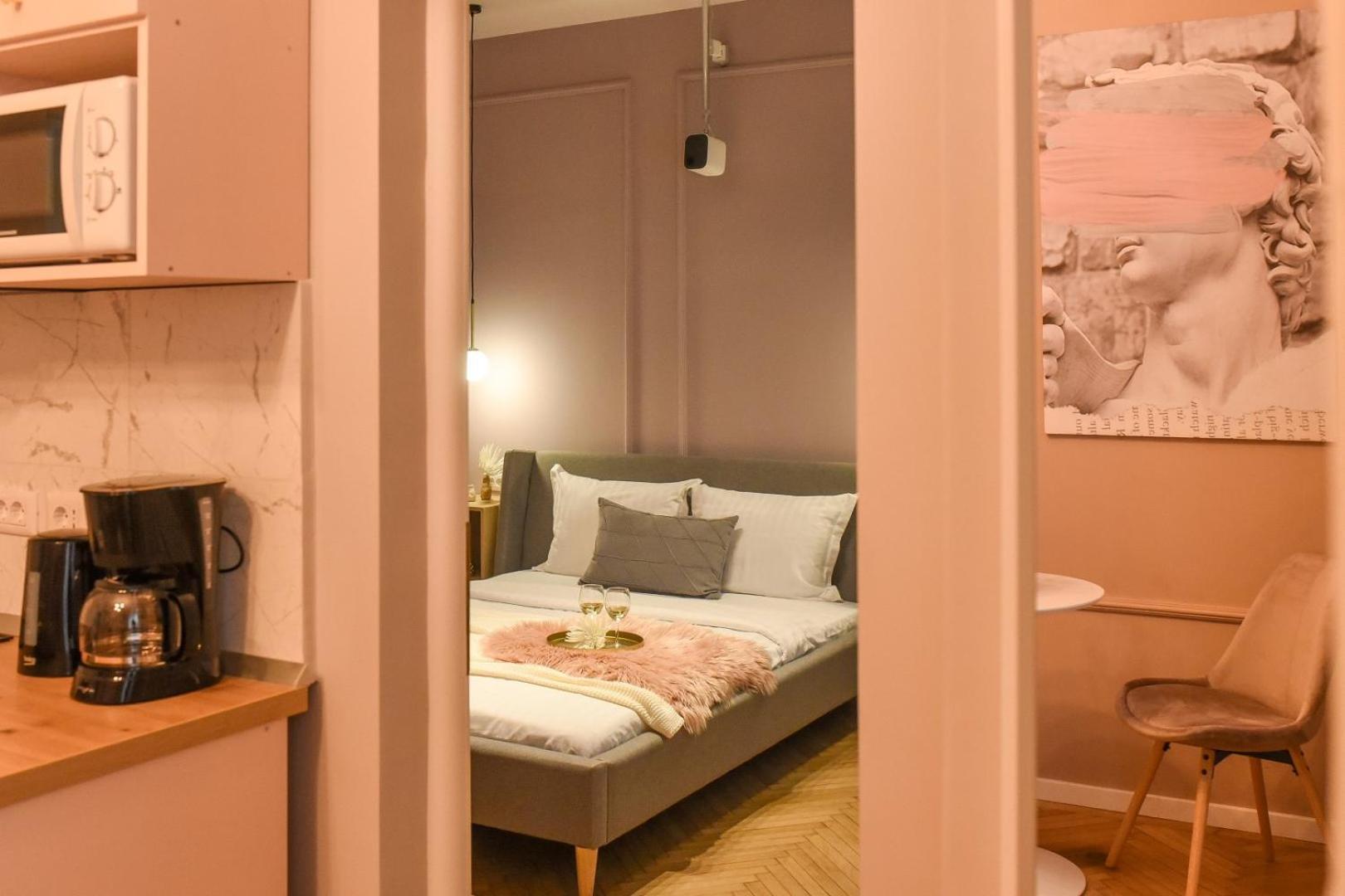 Modern Stay - Central Studios With Wall Projector Near Radisson Bucureşti Cameră foto